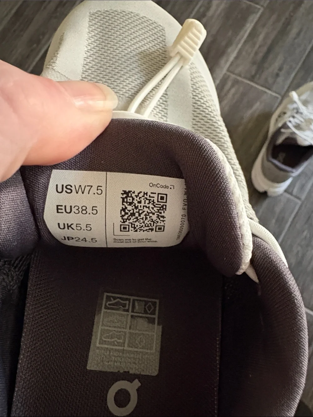 On Running- Women’s Cloudsurfer Next- Glacier/White- size 7.5